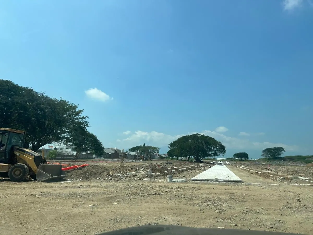 Terreno preparado con calles en Lagunas Bari